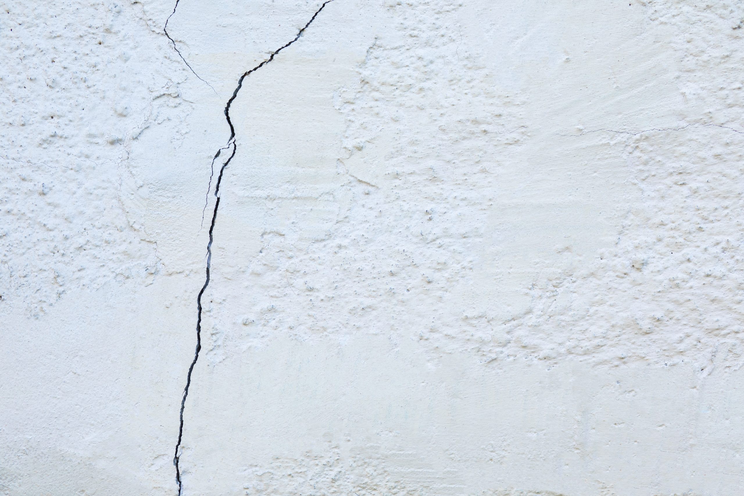 Fissures des murs , réparation maison dans le Val